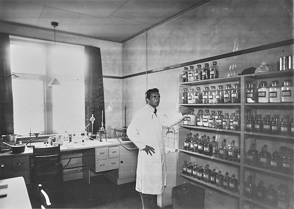 A vintage photo of an early SABA chemical lab at its headquarters in the Netherlands.