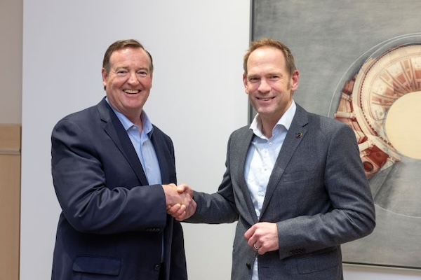 Circular Raw Materials Agreement. Thorsten Dreier, CTO of Covestro (right) and David Roesser, CEO of Encina, agree to a long-term supply of chemically recycled raw materials.