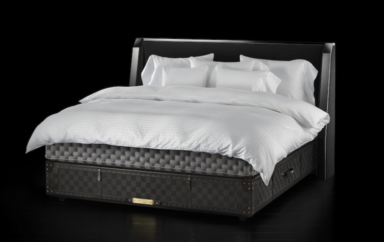 The Grand Vividus Luxury Bed: Hästens Debuts $1M Bed Set » BedTimes ...