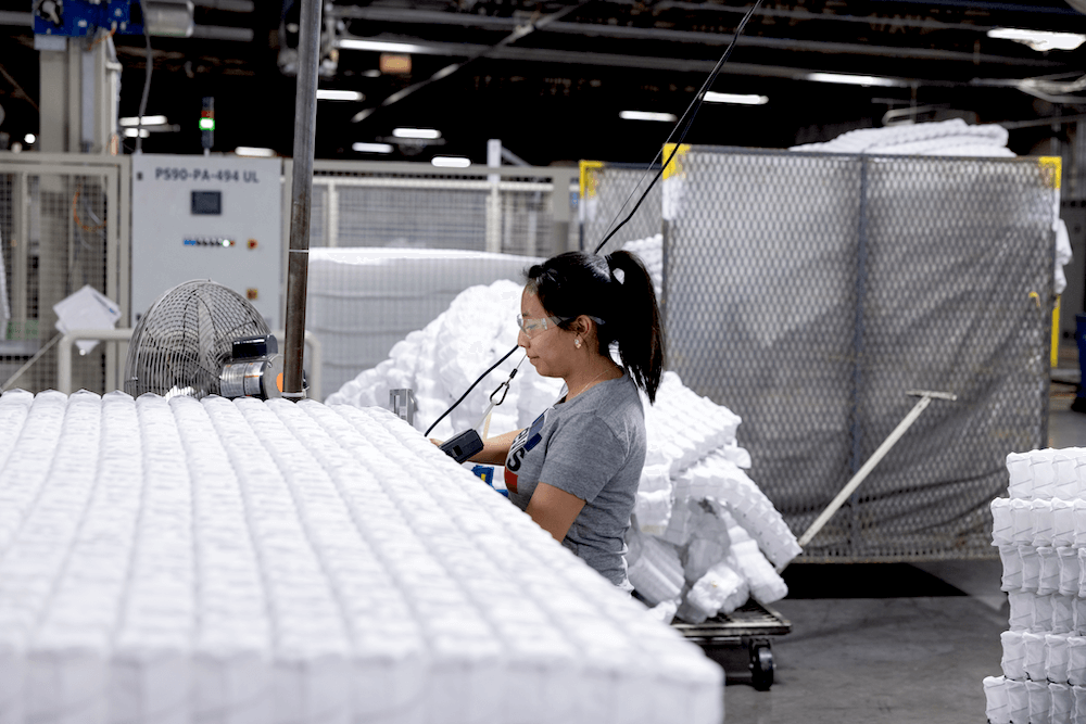 An L&P team member works on a pocketed coil unit 
at one of the company’s four U.S. innerspring plants.