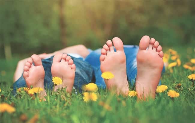 feet_garden_grass_flower Out-of-sync sleep may have roots in human past